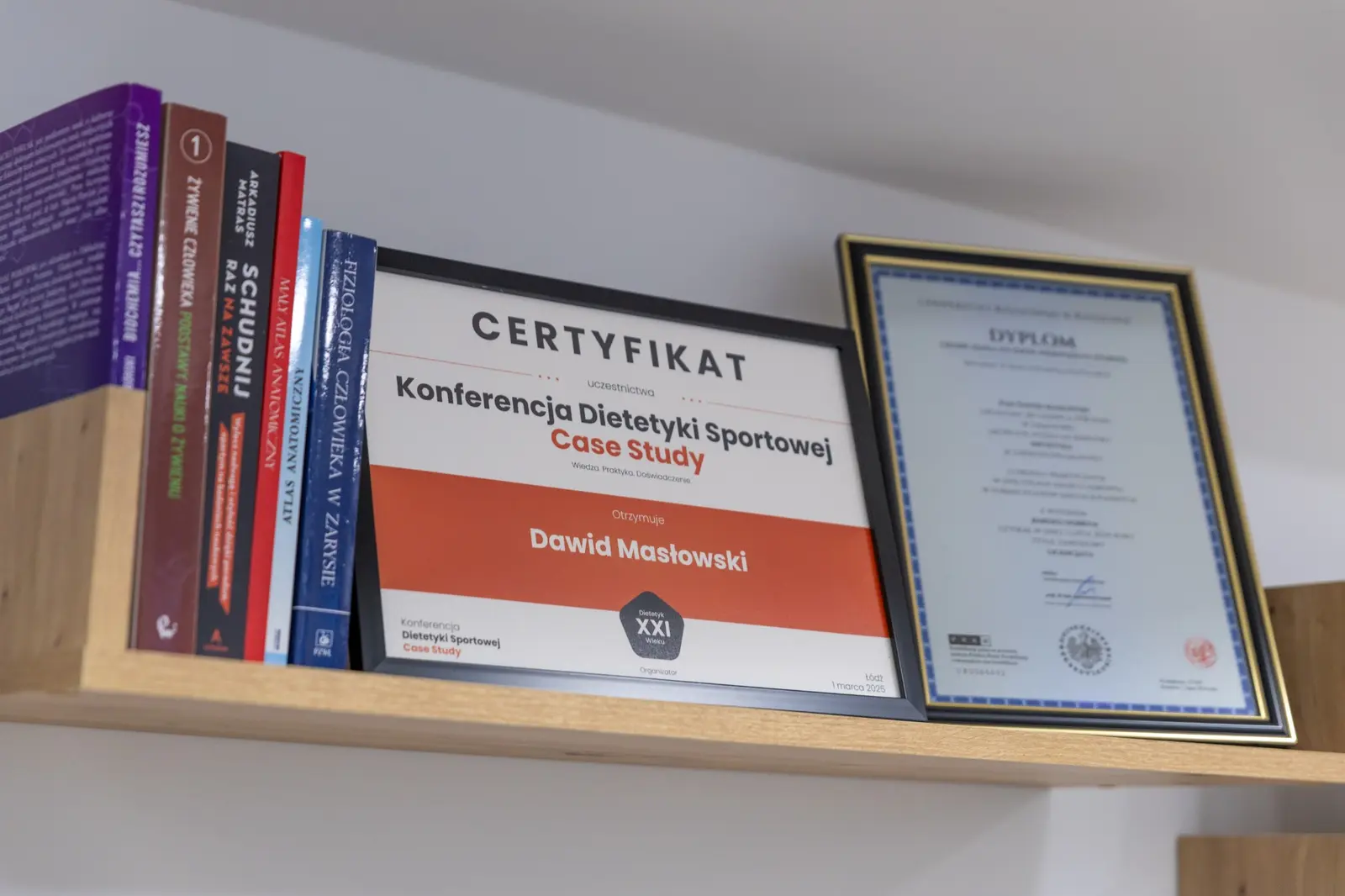 Certyfikaty i specjalistyczne książki Dawida Masłowskiego